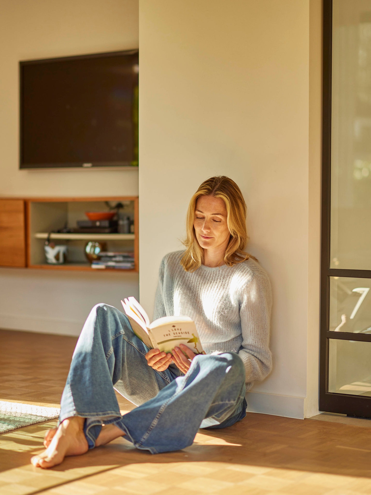 Energy-efficient air-to-water heat pump home comfort and underfloor heating