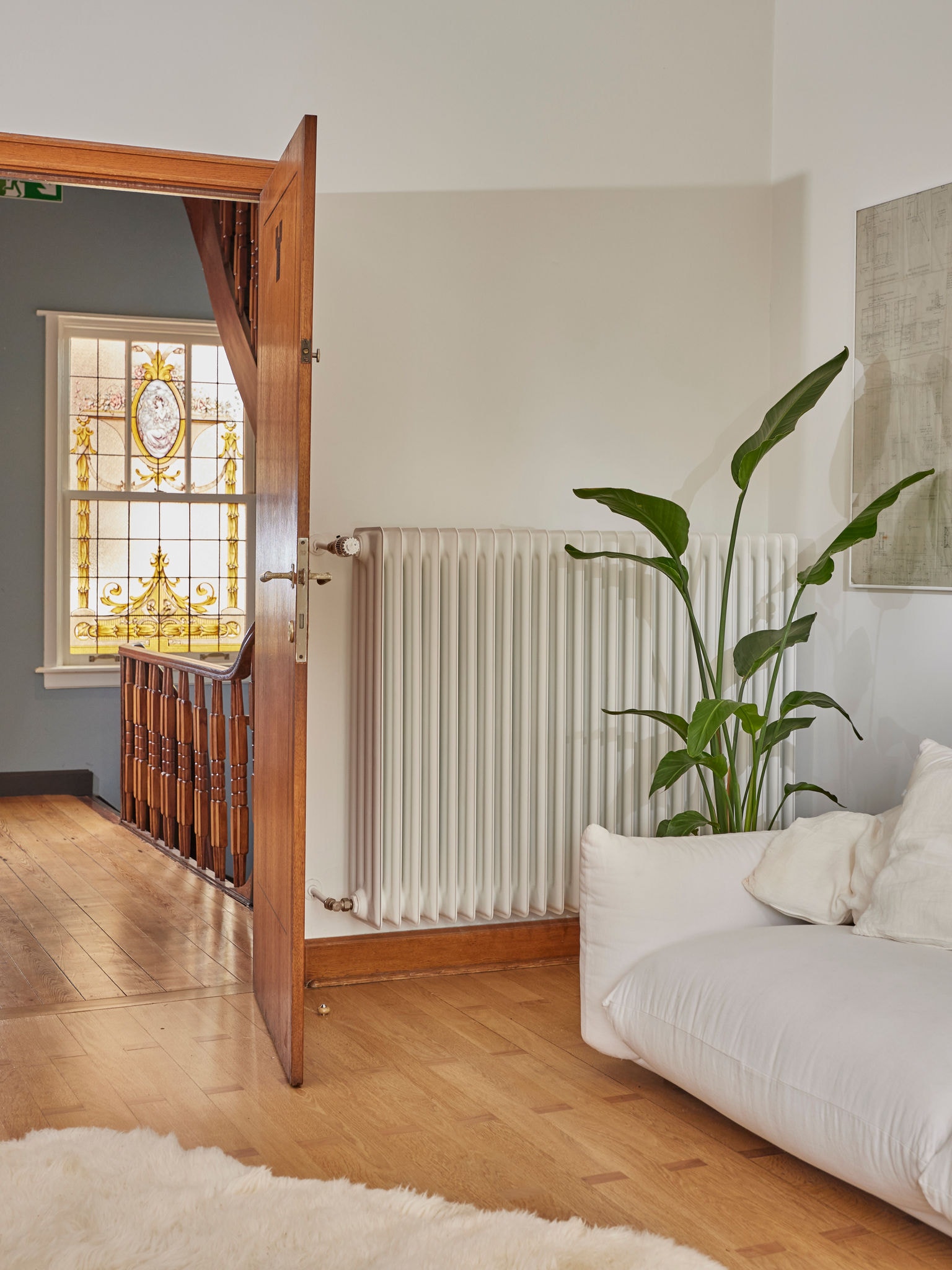 Lounge with radiator