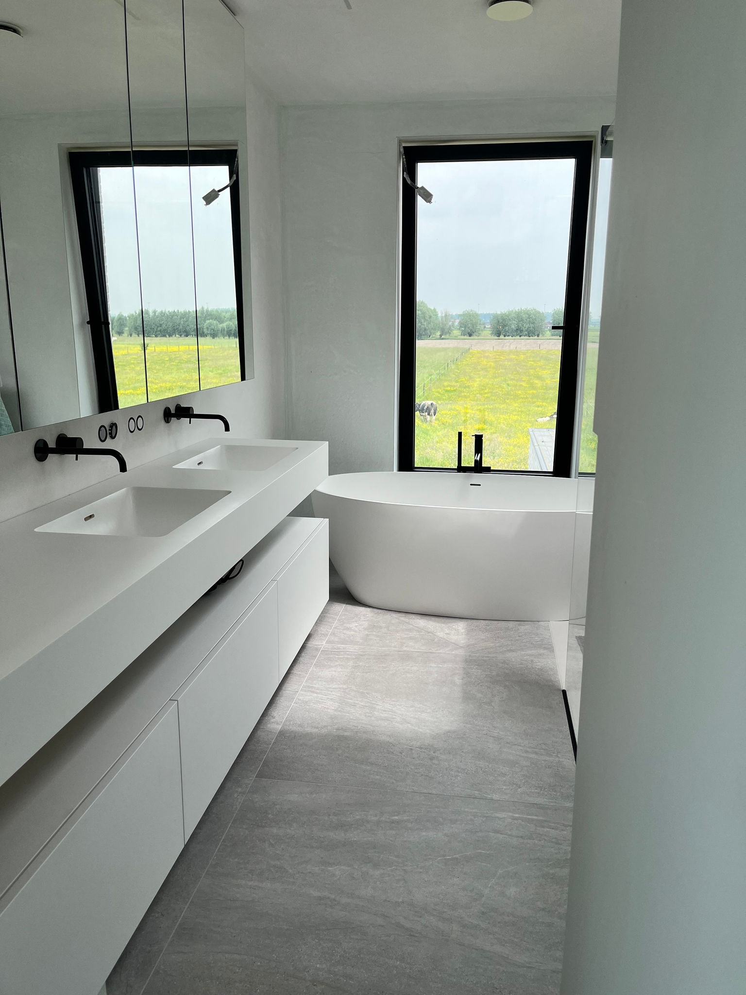 Modern bathroom with warm water supplied by a Daikin air-to-water heat pump