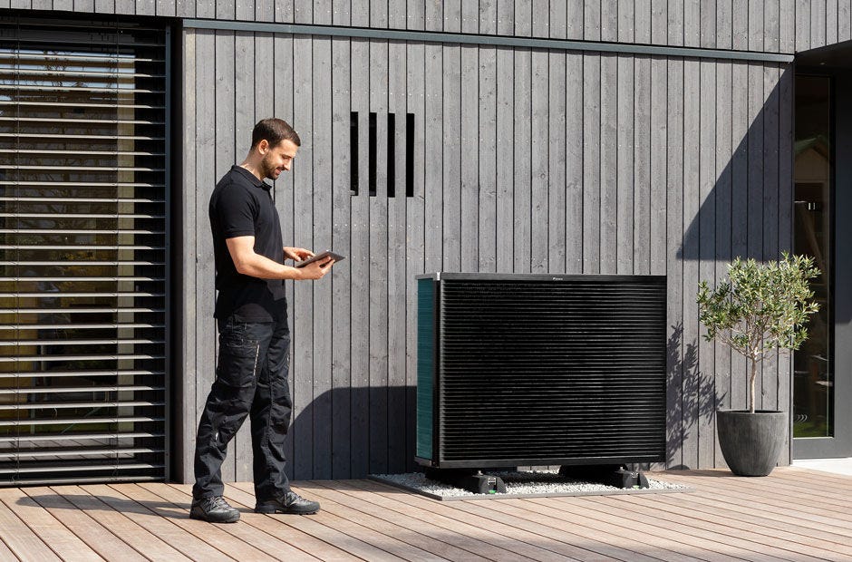 Installer with Daikin Altherma outdoor unit