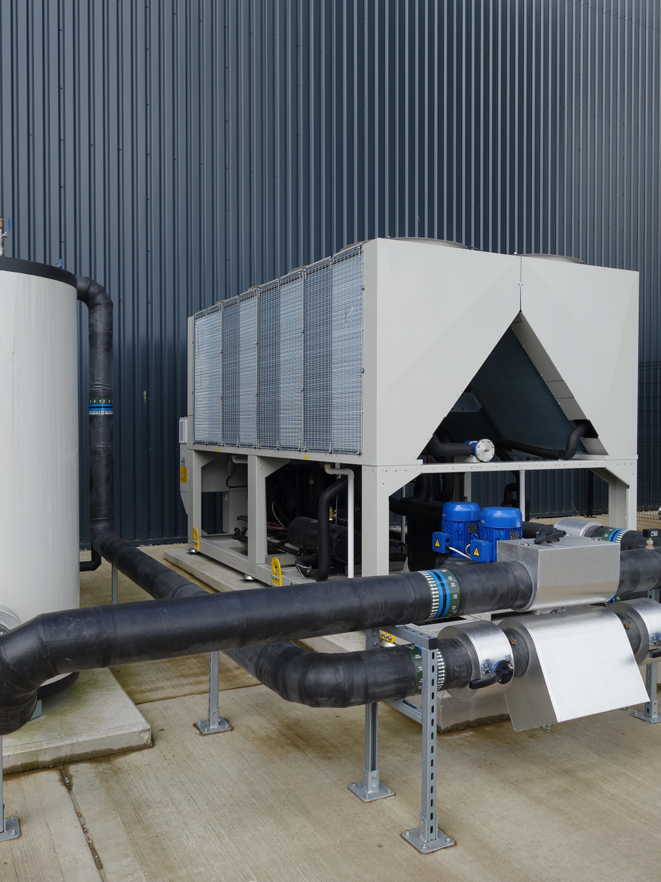 Daikin reversible air source heat pump