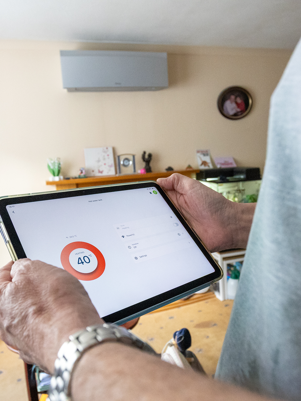 Daikin indoor unit with Onecta on iPad
