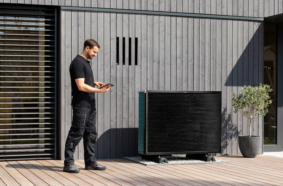 Installer with Daikin Altherma outdoor unit